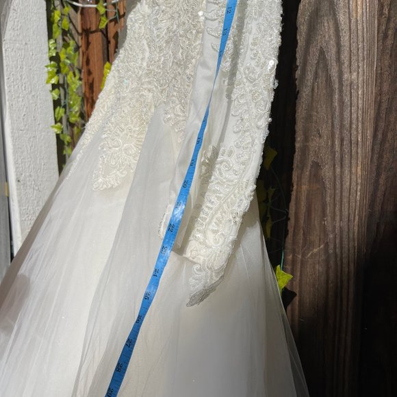 WEDDING DRESS LONG SLEEVE - Picture 8 of 12